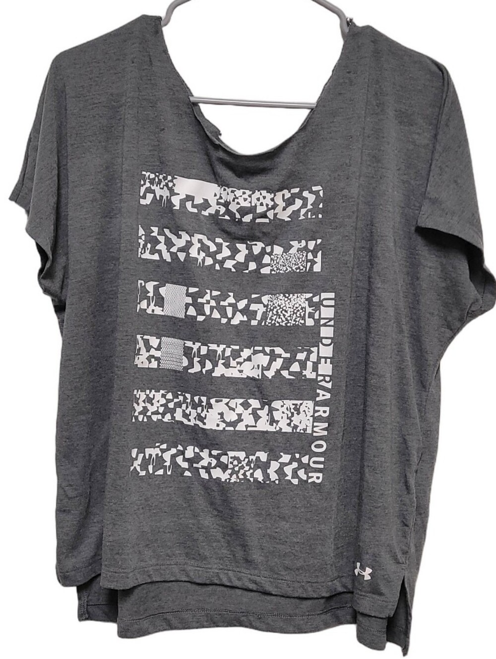 Under Armour Gray Loose Fit Distressed Stripe Graphic Cropped T-Shirt Sz Lg